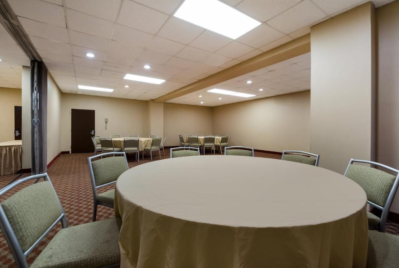 Red Roof Inn And Suites Newark - University Dış mekan fotoğraf